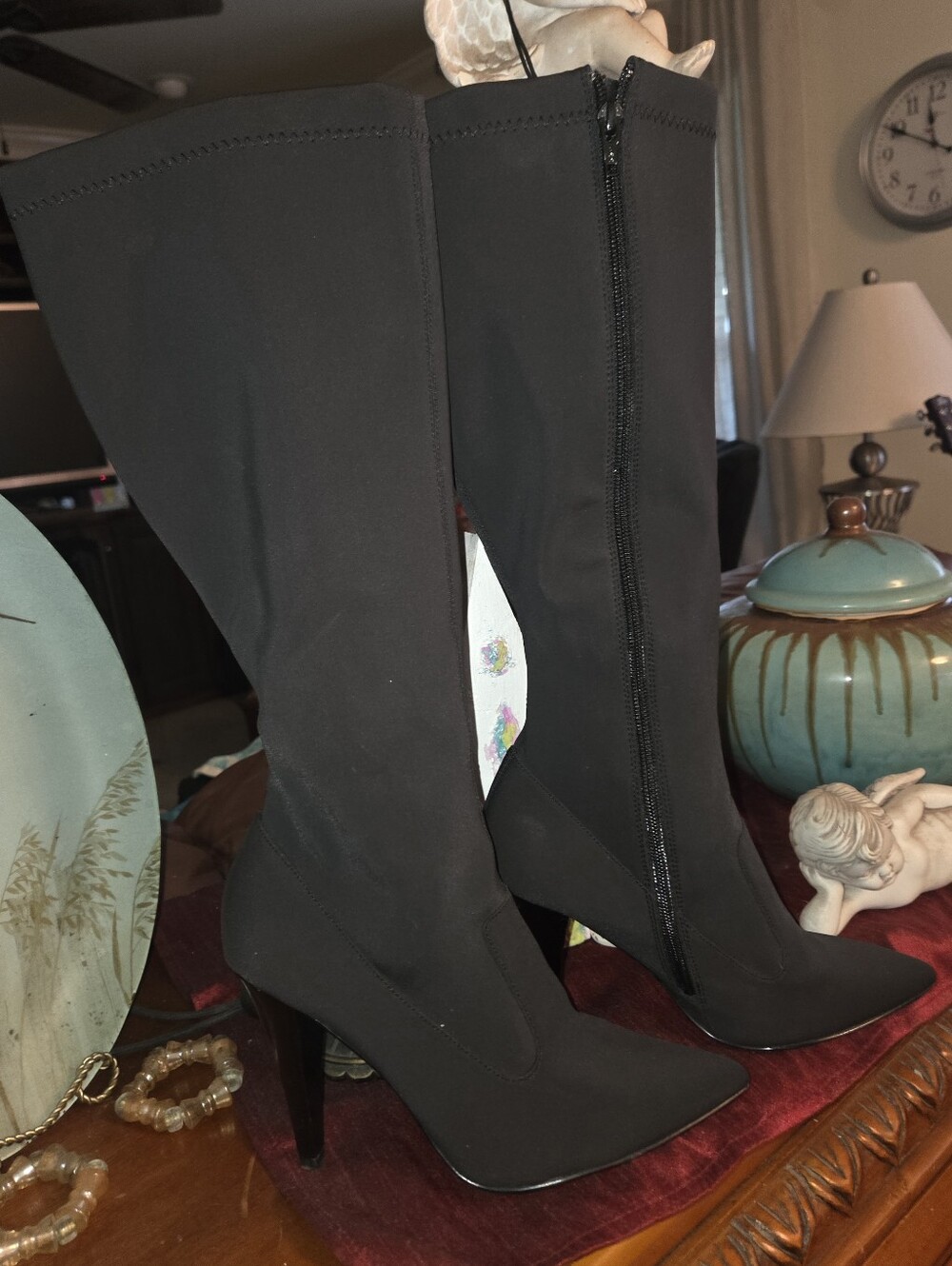 Beautiful Pre-loved Sz 7 Knee High Stretch Boots.